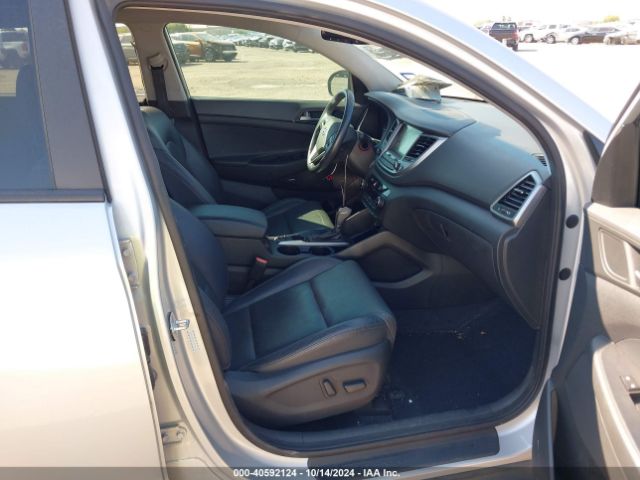 KM8J33A48HU524690 Hyundai Tucson Se Plus