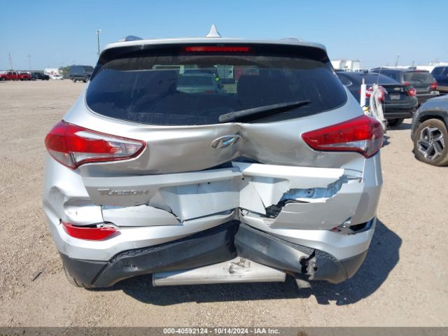 KM8J33A48HU524690 Hyundai Tucson Se Plus
