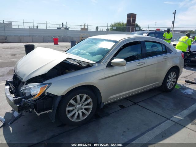 1C3CCBBG4EN114382 Chrysler 200 Touring