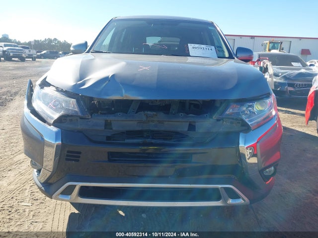 JA4AZ3A35KZ047442 Mitsubishi Outlander Se