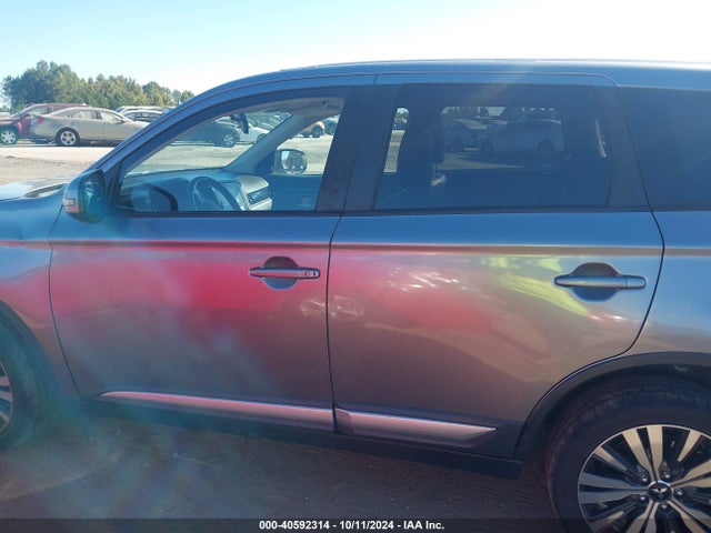 JA4AZ3A35KZ047442 Mitsubishi Outlander Se