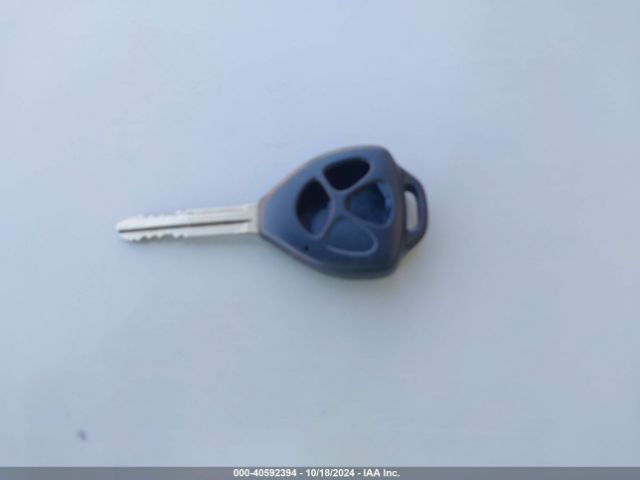 VNKKTUD32FA030042 Toyota YARIS LE