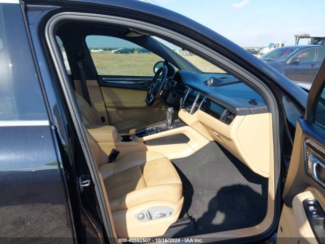 2017 PORSCHE MACAN WP1AB2A52HLB12876 Photo 4