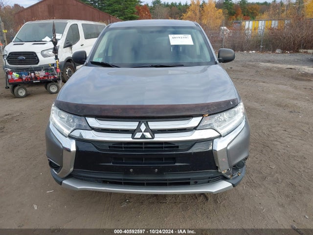 JA4AD2A3XHZ046384 Mitsubishi Outlander Es
