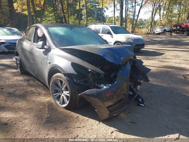 2024 TESLA MODEL Y 7SAYGDEE5RA245983 Photo 0