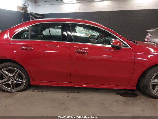 W1K3G4FBXNJ353023 Mercedes-Benz A 220 4matic