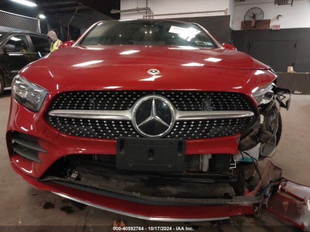 W1K3G4FBXNJ353023 Mercedes-Benz A 220 4matic