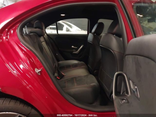 W1K3G4FBXNJ353023 Mercedes-Benz A 220 4matic