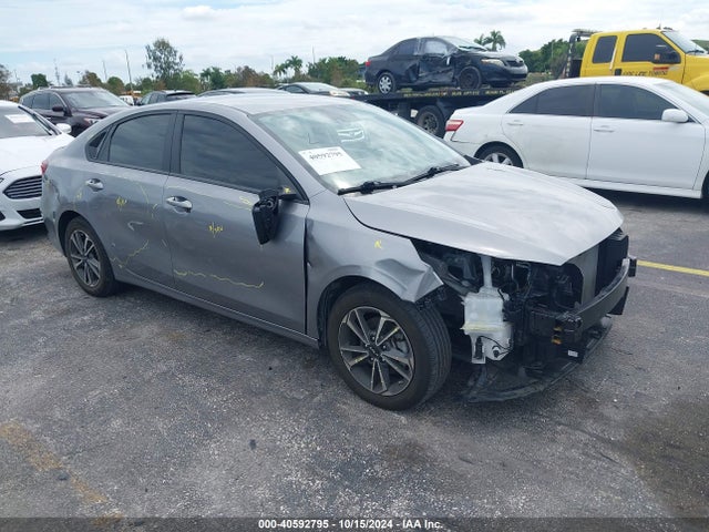 2023 3KPF24AD5PE568100 main image