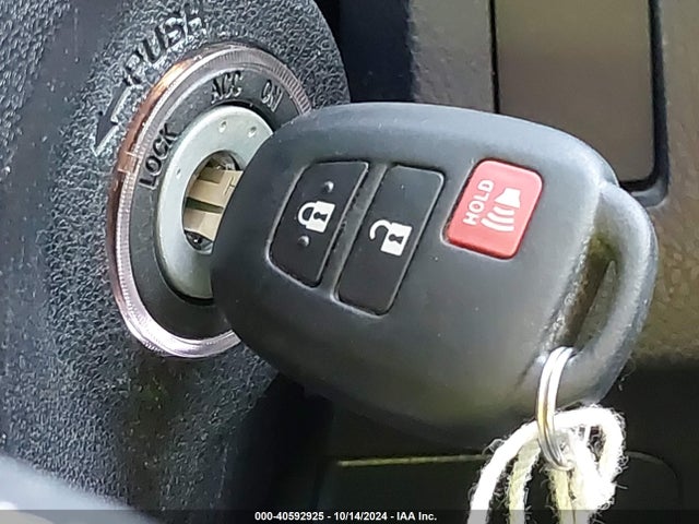 Toyota RAV4 LE 2017 JTMZFREV7HJ102917 Image 11