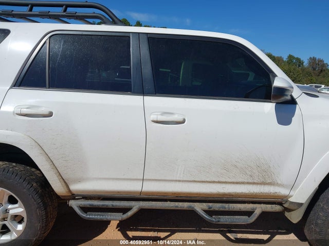 Toyota 4RUNNER SR5 2016 JTEBU5JR7G5298773 Image 13