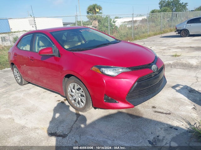 Toyota COROLLA LE 2018 2T1BURHE1JC102643 Image 1