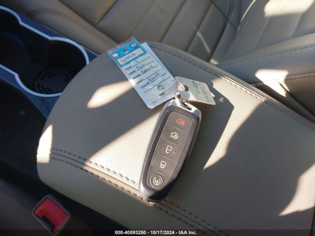 1FMCU9JX1GUA00752 Ford Escape Titanium