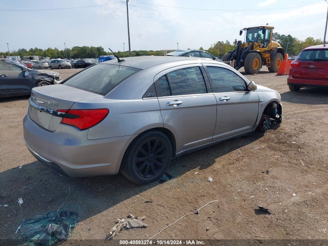 Chrysler 200 Limited 2014 1C3CCBCGXEN134649 Image 4