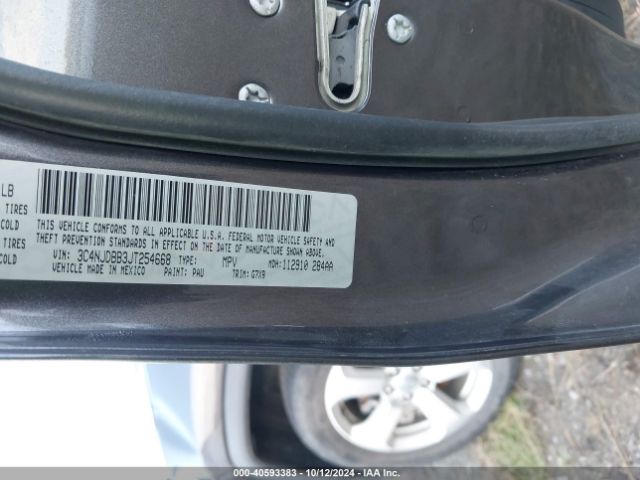 3C4NJDBB3JT254668 Jeep Compass Latitude 4x4