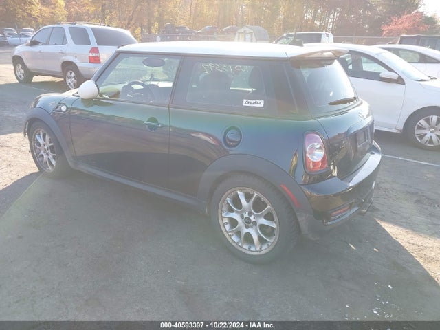 2011 MINI COOPER S WMWSV3C51BTY10612 Photo 2