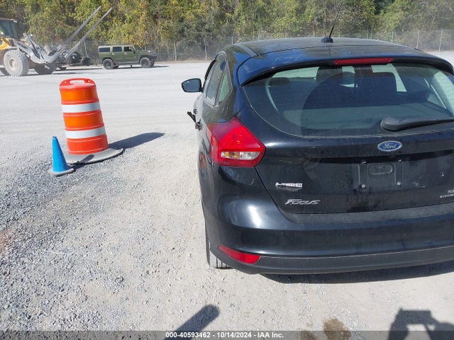 Ford FOCUS SE 2016 1FADP3K24GL208300 Image 3