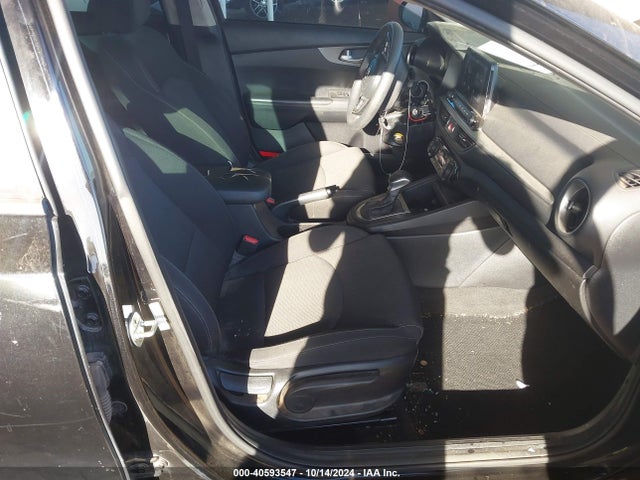 3KPF24AD4KE010070 KIA FORTE FE