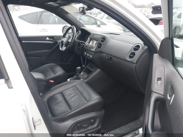 WVGAV7AX2FW606539 Volkswagen Tiguan R-line