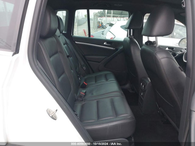 WVGAV7AX2FW606539 Volkswagen Tiguan R-line
