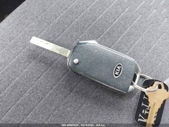 KNDEU2AA8M7124558 KIA SELTOS S