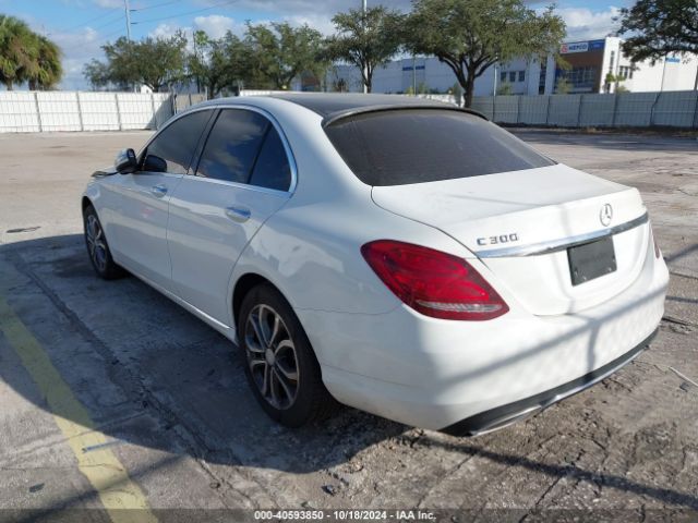 2015 MERCEDES-BENZ C 300 55SWF4KB8FU013246 Photo 2