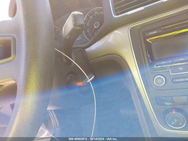 1VWAT7A3XFC051085 Volkswagen Passat 1.8t S