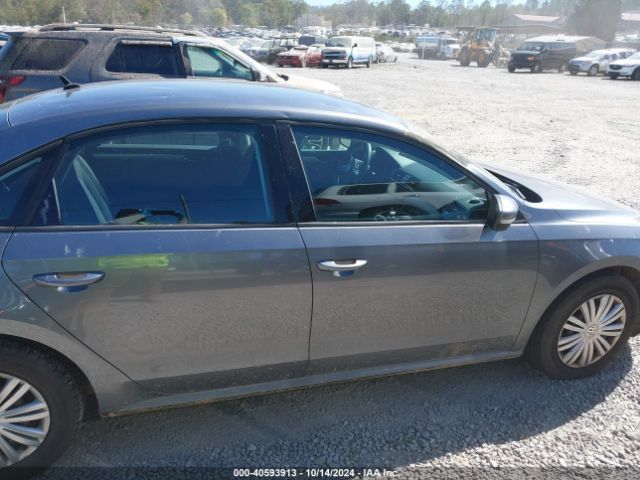 1VWAT7A3XFC051085 Volkswagen Passat 1.8t S