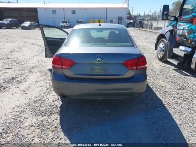 1VWAT7A3XFC051085 Volkswagen Passat 1.8t S