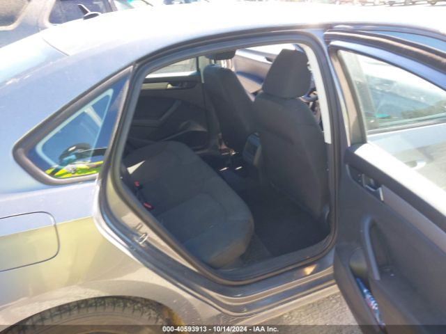 1VWAT7A3XFC051085 Volkswagen Passat 1.8t S