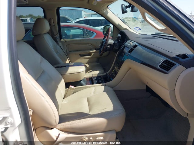2011 CADILLAC ESCALADE 1GYS3BEF5BR346899 Photo 4