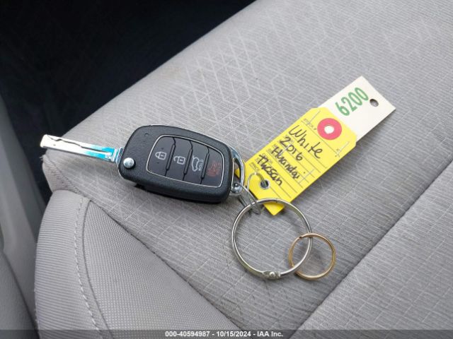KM8J33A43GU069696 Hyundai TUCSON SE