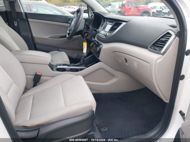 KM8J33A43GU069696 Hyundai TUCSON SE