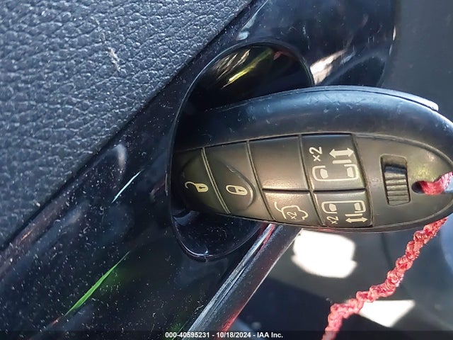 2C4RC1HG0ER297712 Chrysler Town & Country S