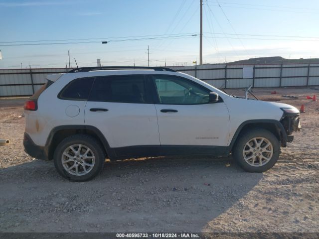 1C4PJMAB3GW205564 Jeep Cherokee Sport