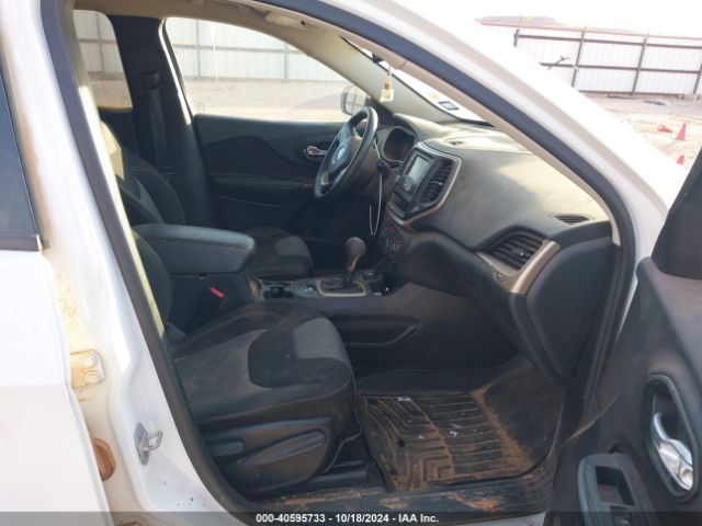 1C4PJMAB3GW205564 Jeep Cherokee Sport