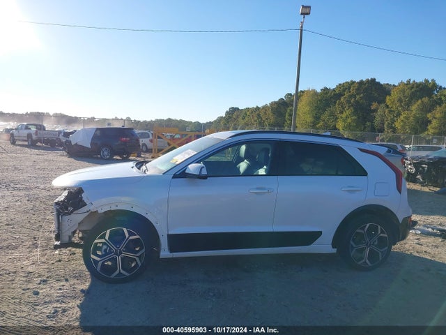 KNDCR3LE5P5033682 KIA Niro Ex Touring