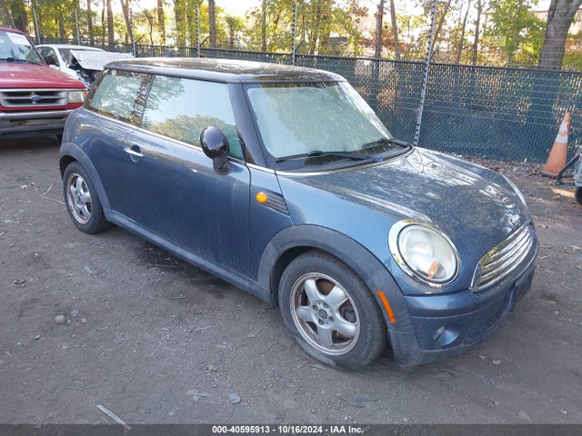 2010 MINI COOPER WMWMF3C57ATZ26384 Photo 0