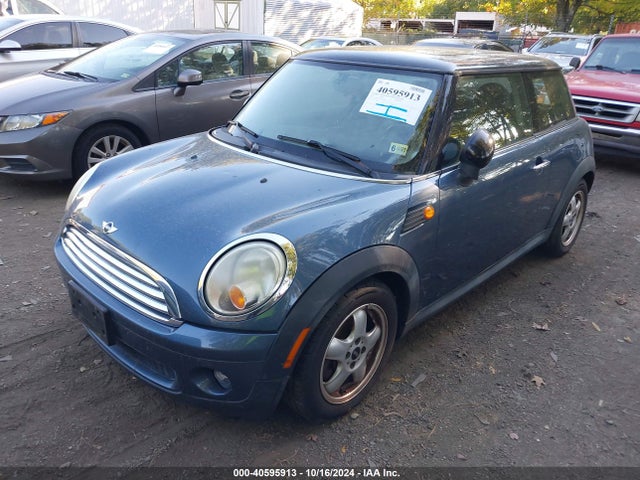 2010 MINI COOPER WMWMF3C57ATZ26384 Photo 1
