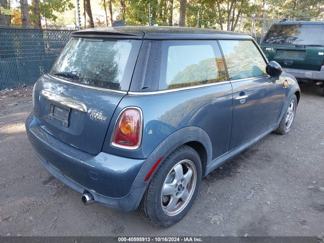 2010 MINI COOPER WMWMF3C57ATZ26384 Photo 3