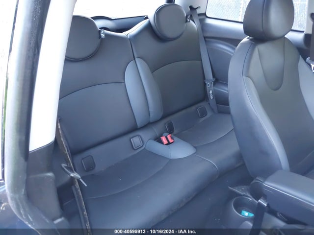 2010 MINI COOPER WMWMF3C57ATZ26384 Photo 7