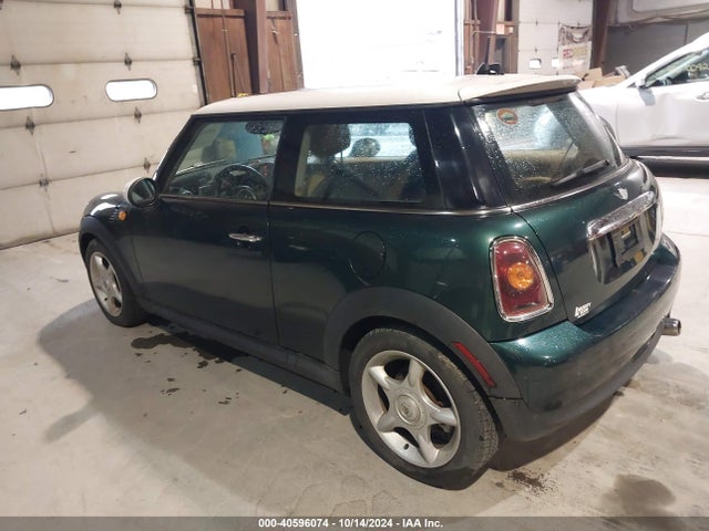 2007 MINI COOPER WMWMF335X7TT50525 Photo 2
