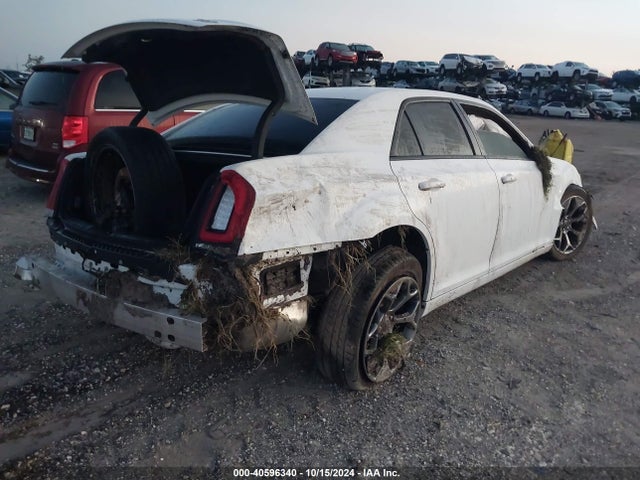 2C3CCAAG1JH324565 Chrysler 300 Touring
