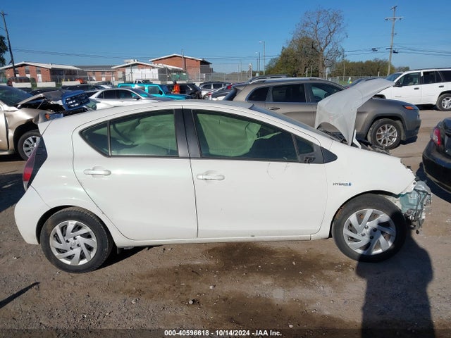 Toyota Prius C Two 2015 JTDKDTB37F1575656 Image 13