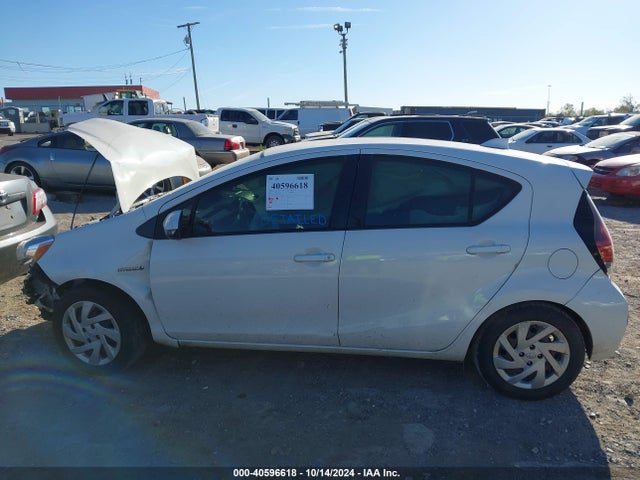 Toyota Prius C Two 2015 JTDKDTB37F1575656 Image 14