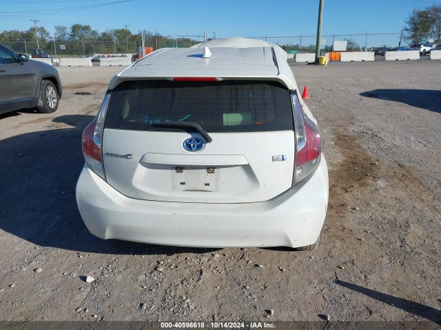 Toyota Prius C Two 2015 JTDKDTB37F1575656 Image 16