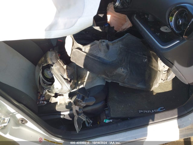 JTDKDTB37F1575656 Toyota Prius C Two