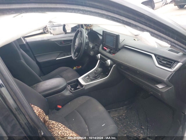 Toyota RAV4 LE 2019 JTMF1RFV4KD030550 Image 5
