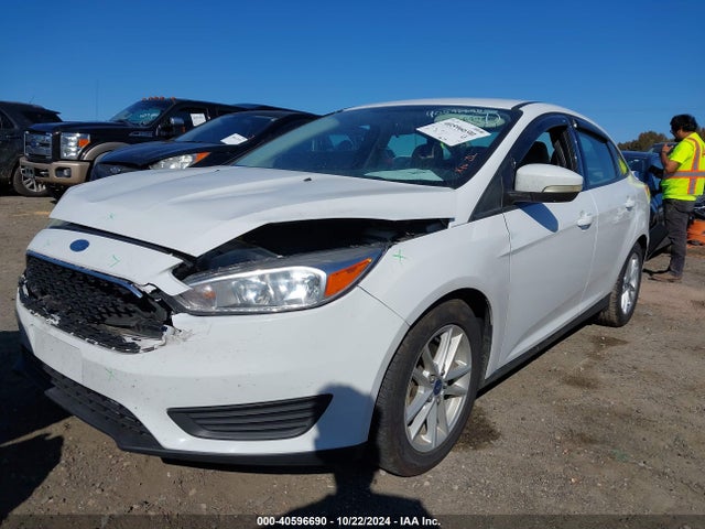Ford FOCUS SE 2015 1FADP3F26FL227584 Image 2