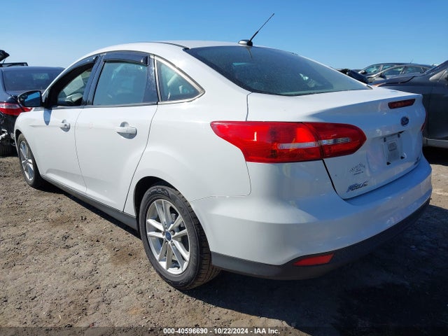 Ford FOCUS SE 2015 1FADP3F26FL227584 Image 3